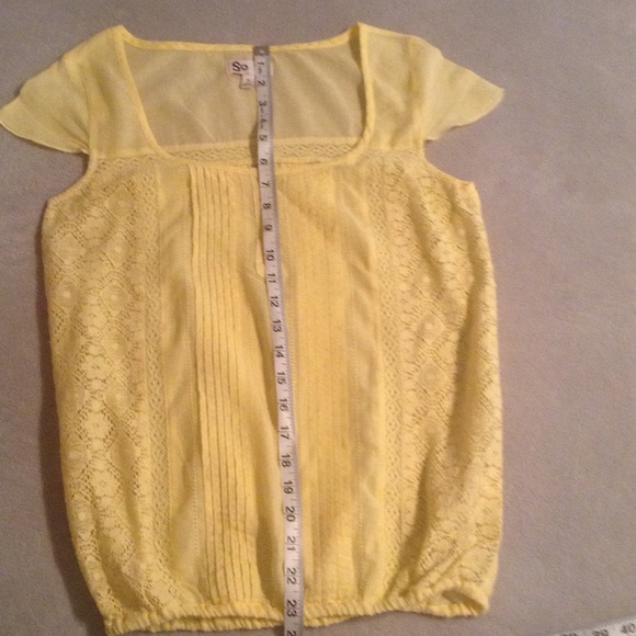 Cheery yellow top! - Picture 3 of 4