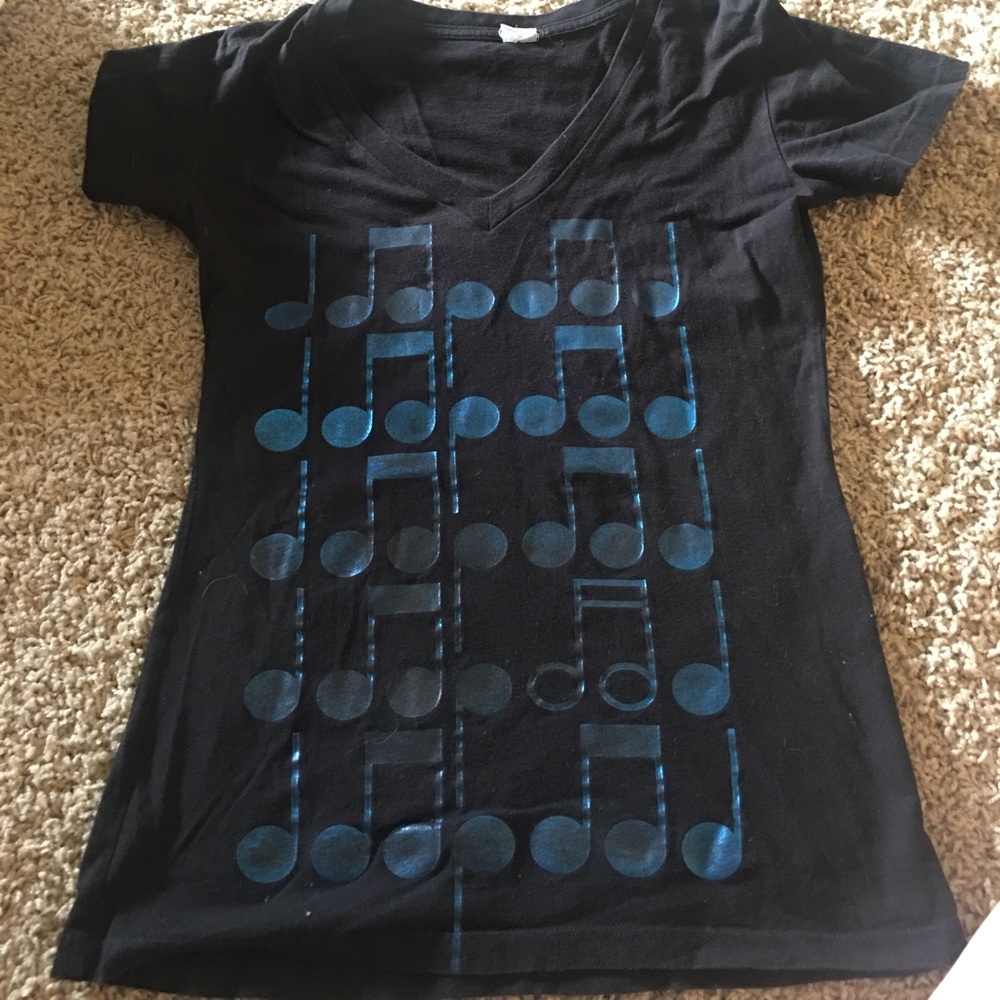 Music notes tee