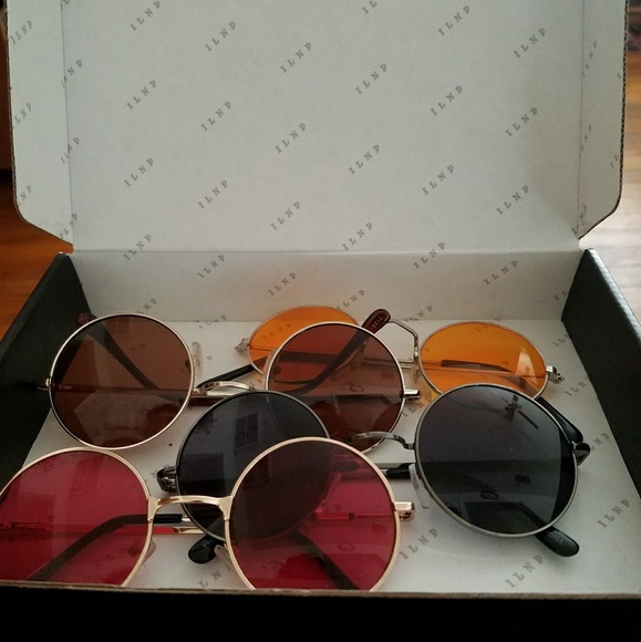 Accessories - 4 pairs of round sunglasses (1960's inspired)