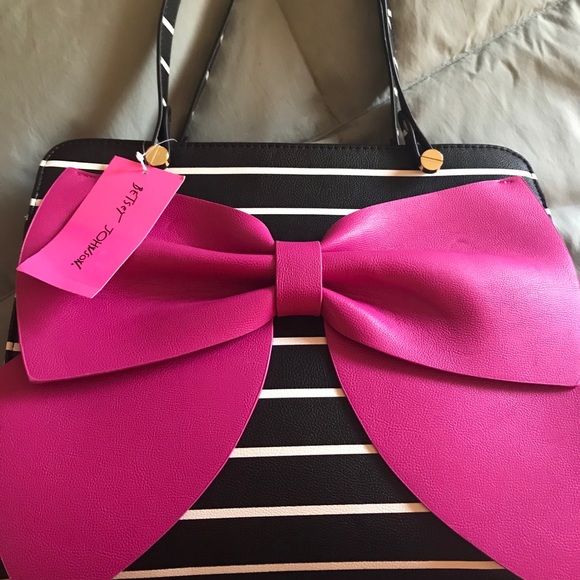 Betsey Johnson Handbags - 🌼SALE! Betsey Johnson Large Bow Satchel Purse NWT