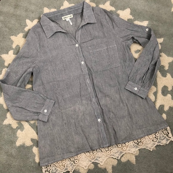 Juliet Lace Back Button Up Blouse - Picture 2 of 6