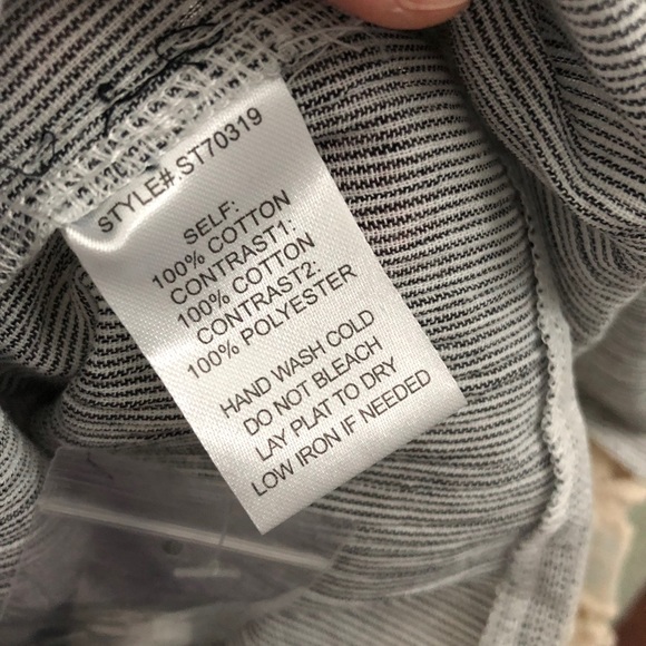 Juliet Lace Back Button Up Blouse - Picture 5 of 6