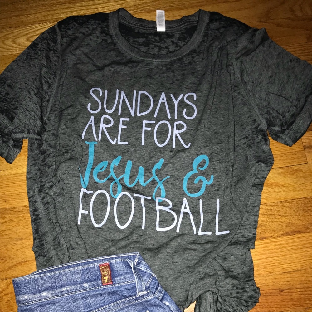 🏈Sunday’s are for Jesus and football tee! 🏈