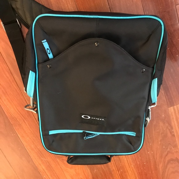 Oakley Vertical Laptop/Tablet bag - Picture 2 of 4