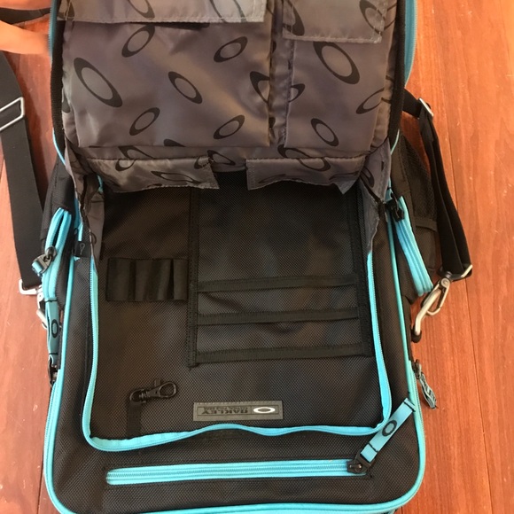 Oakley Vertical Laptop/Tablet bag - Picture 3 of 4