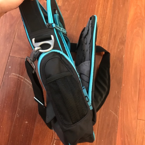 Oakley Vertical Laptop/Tablet bag - Picture 4 of 4