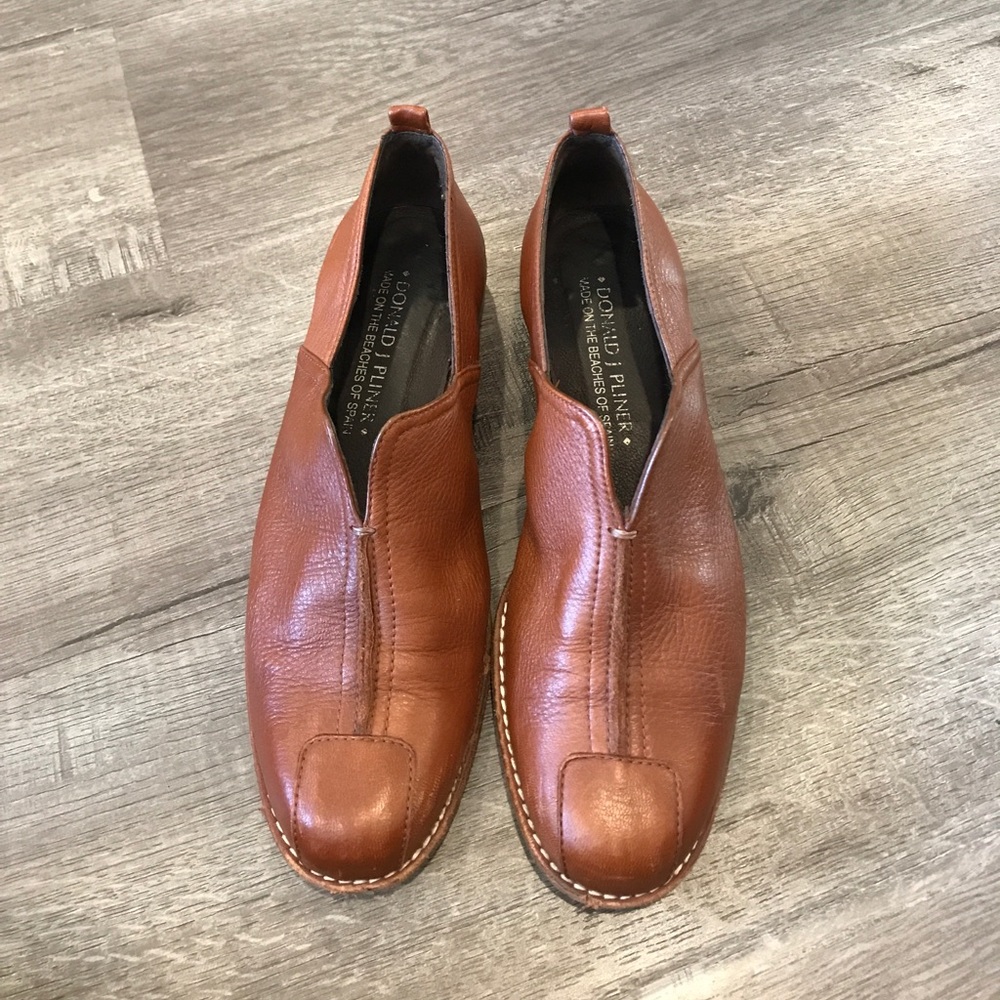 Leather Donald Pliner Slip Ons!