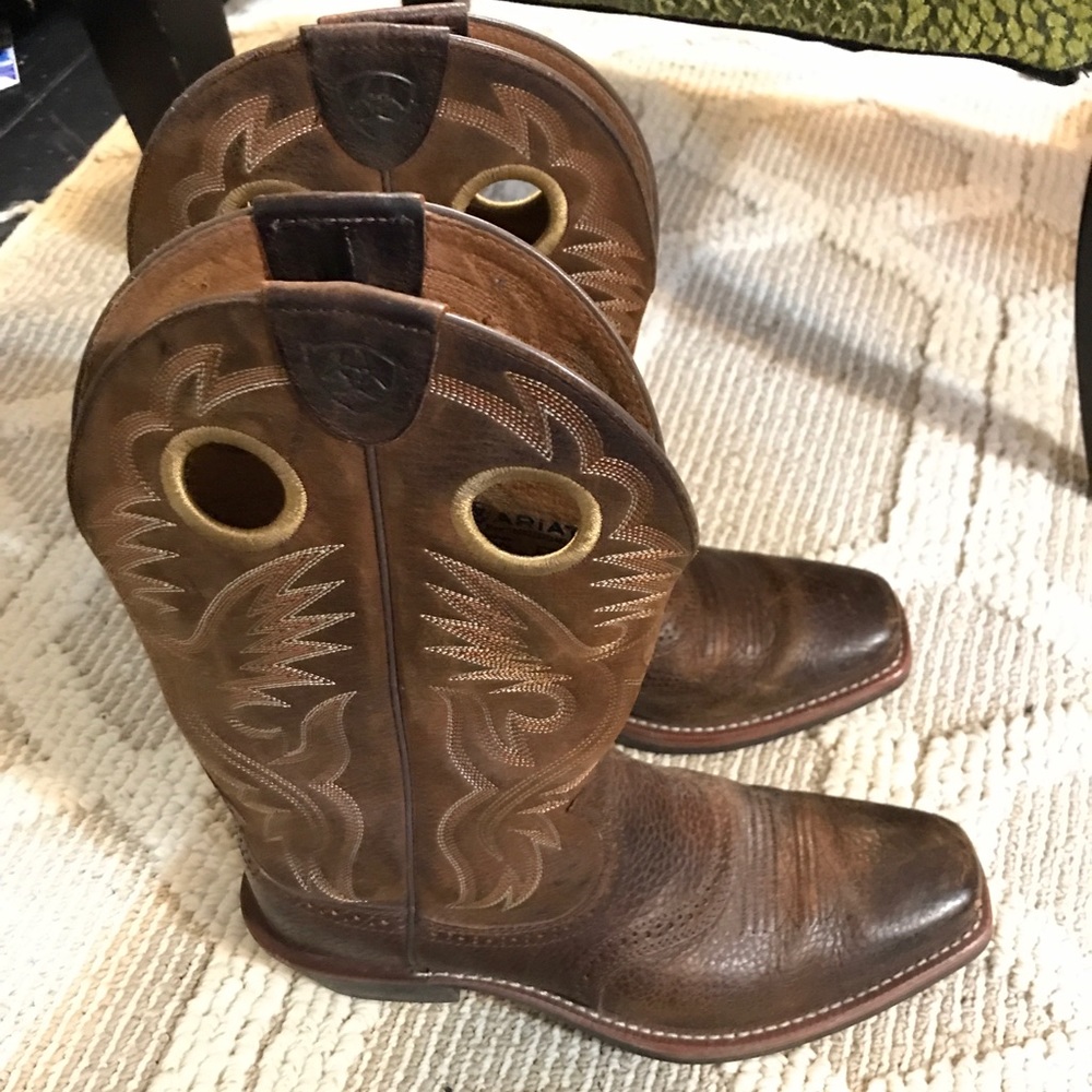 Ariat Heritage Roughstock Cowboy Boots