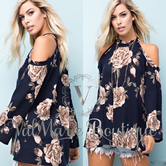 Gorgeous Navy Floral Knit top - Picture 2 of 3