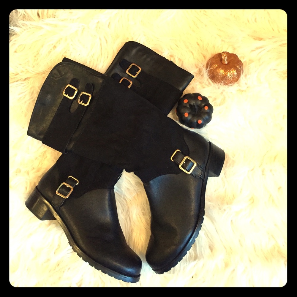 Gently worn black suede/pleather boots