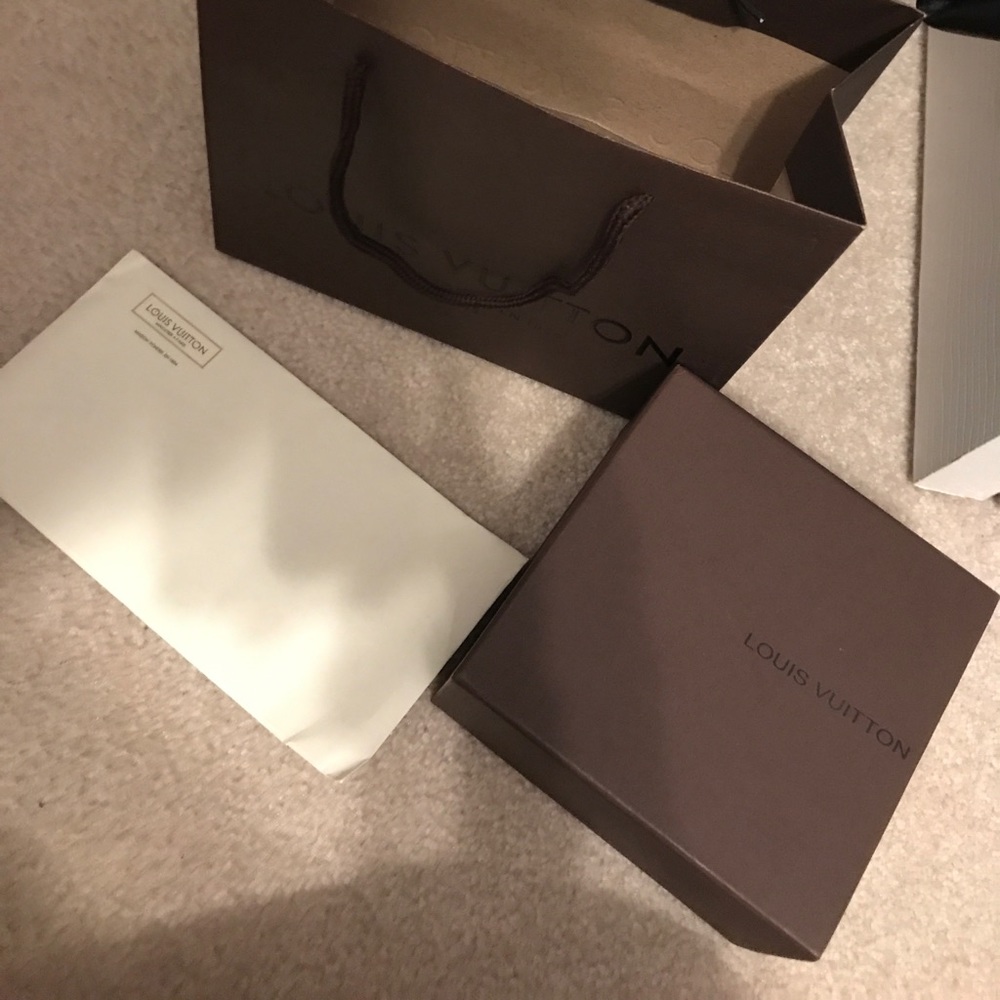 LV men's belt
