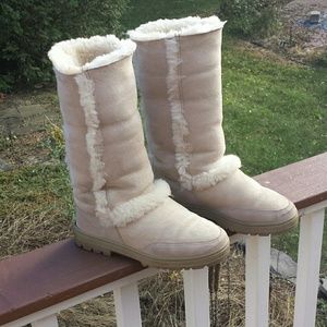 Ugg Sundance II tall boots sand size 8