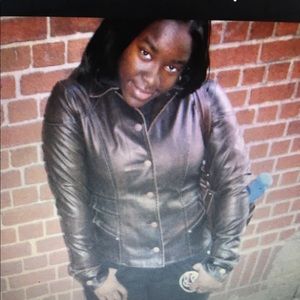 Meet your Posher, Dee