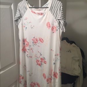 Flower dress with stripped sleeves
