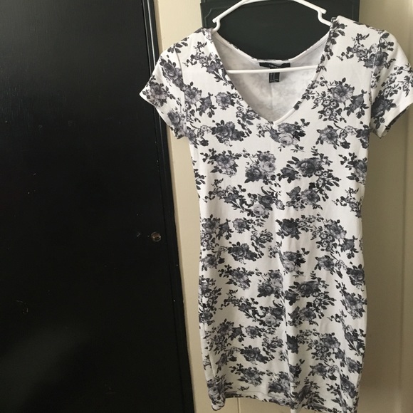 White with black floral pattern dress - Picture 1 of 2