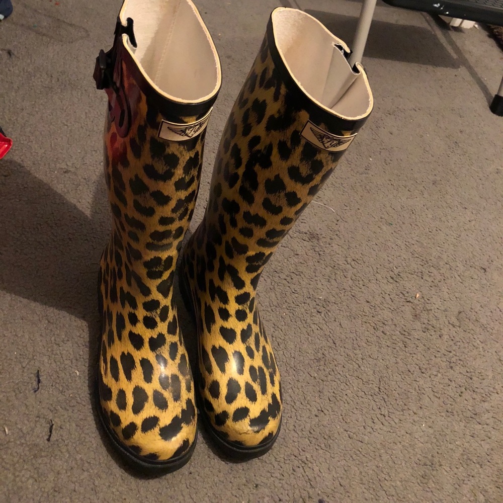 Cheetah rain boots