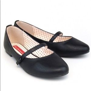 B.A.I.T. Secret  Flats Size 8.5