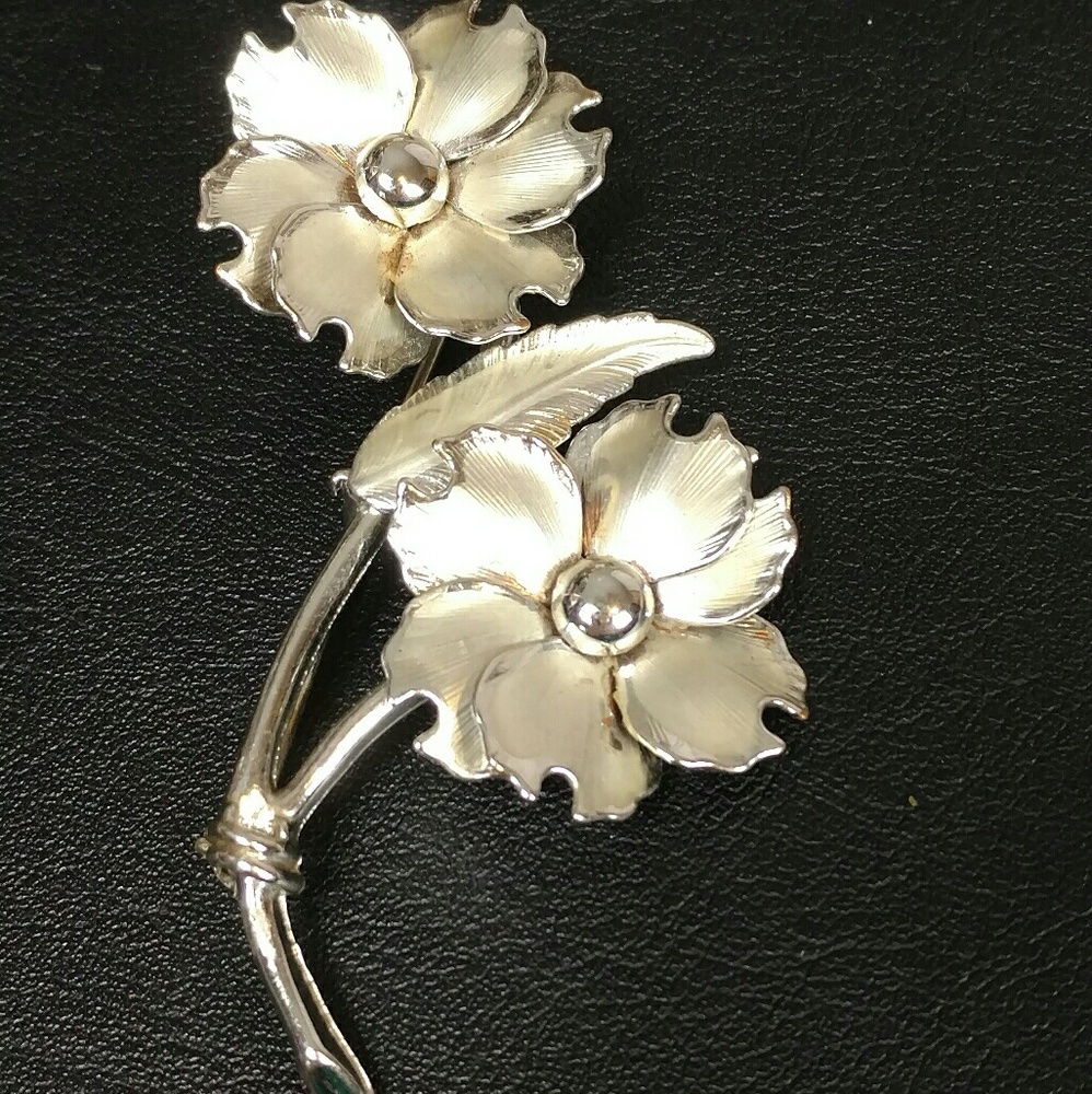 Mid-century Coro brooch of silver toned flowers