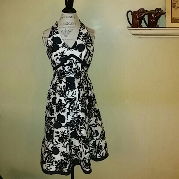 Gorgeous Ann Taylor Dress - Picture 1 of 4