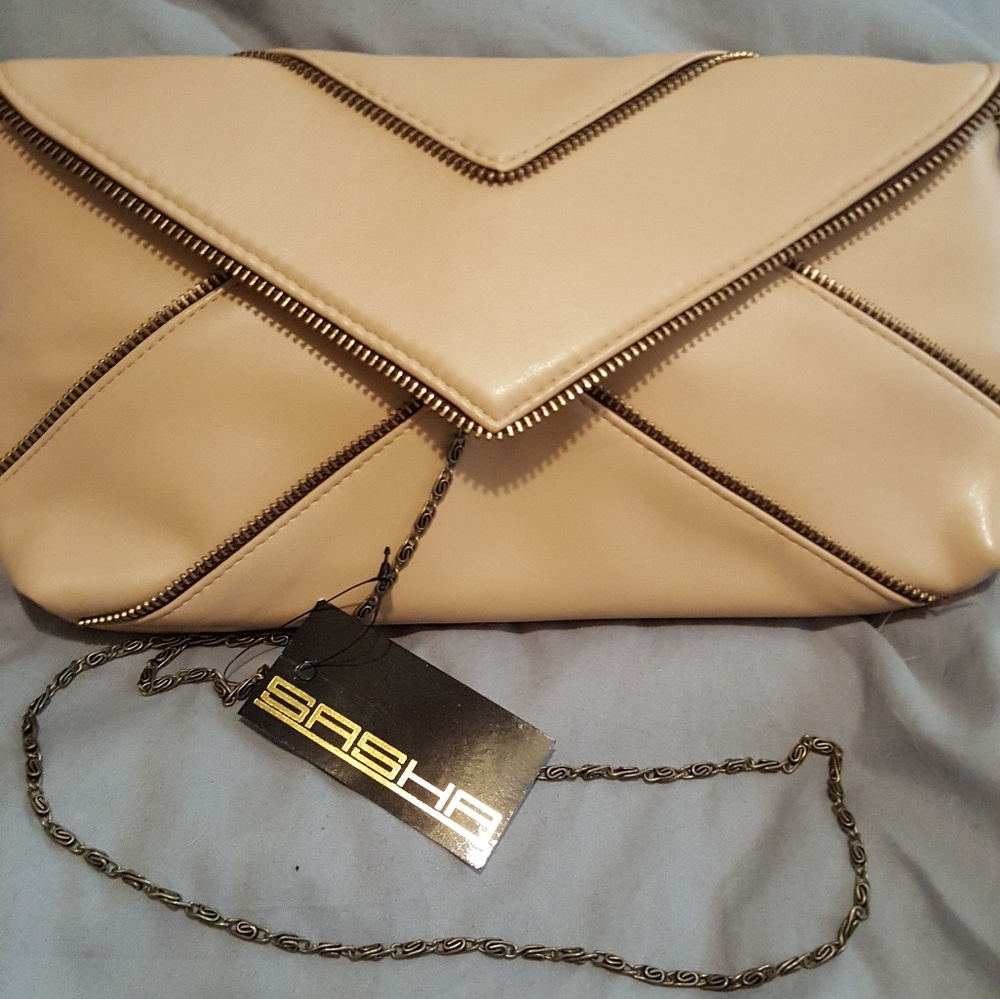 💖 Beige Clutch Purse w/Chain strap 💖
