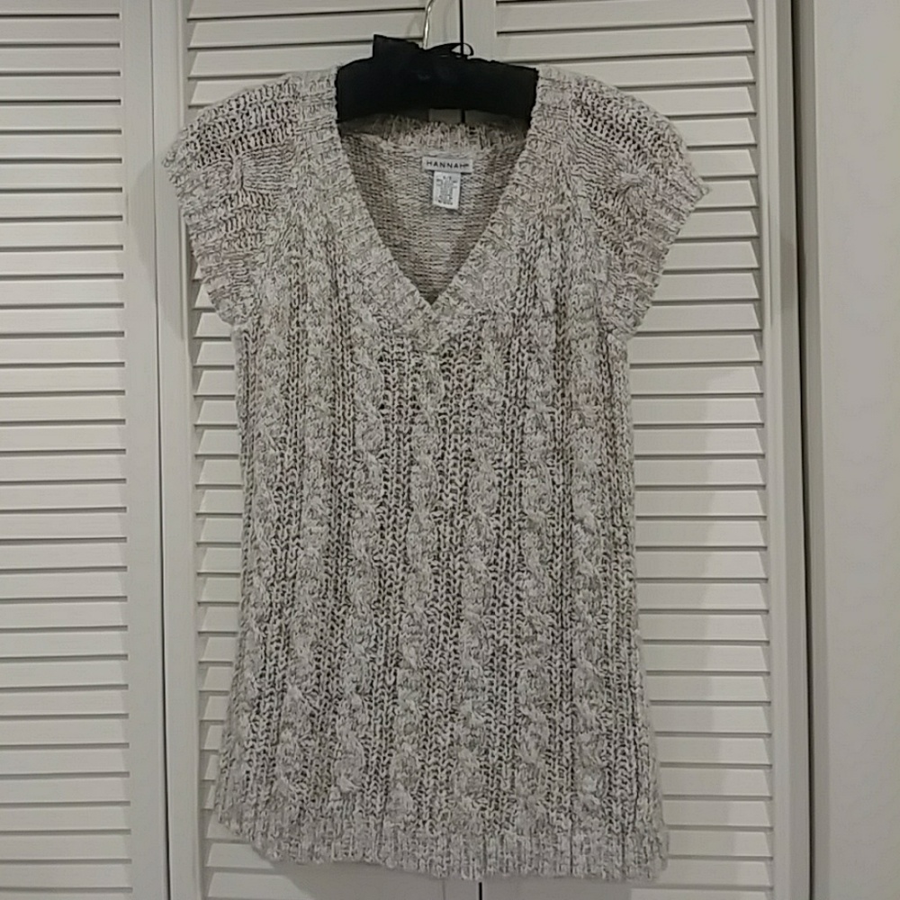 MUST GO! Hannah short sleeved sweater