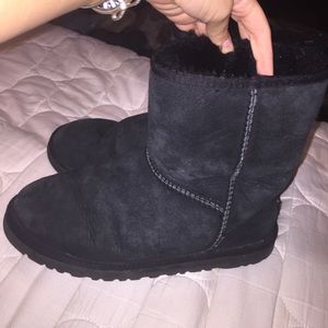BLACK SHORT UGGS