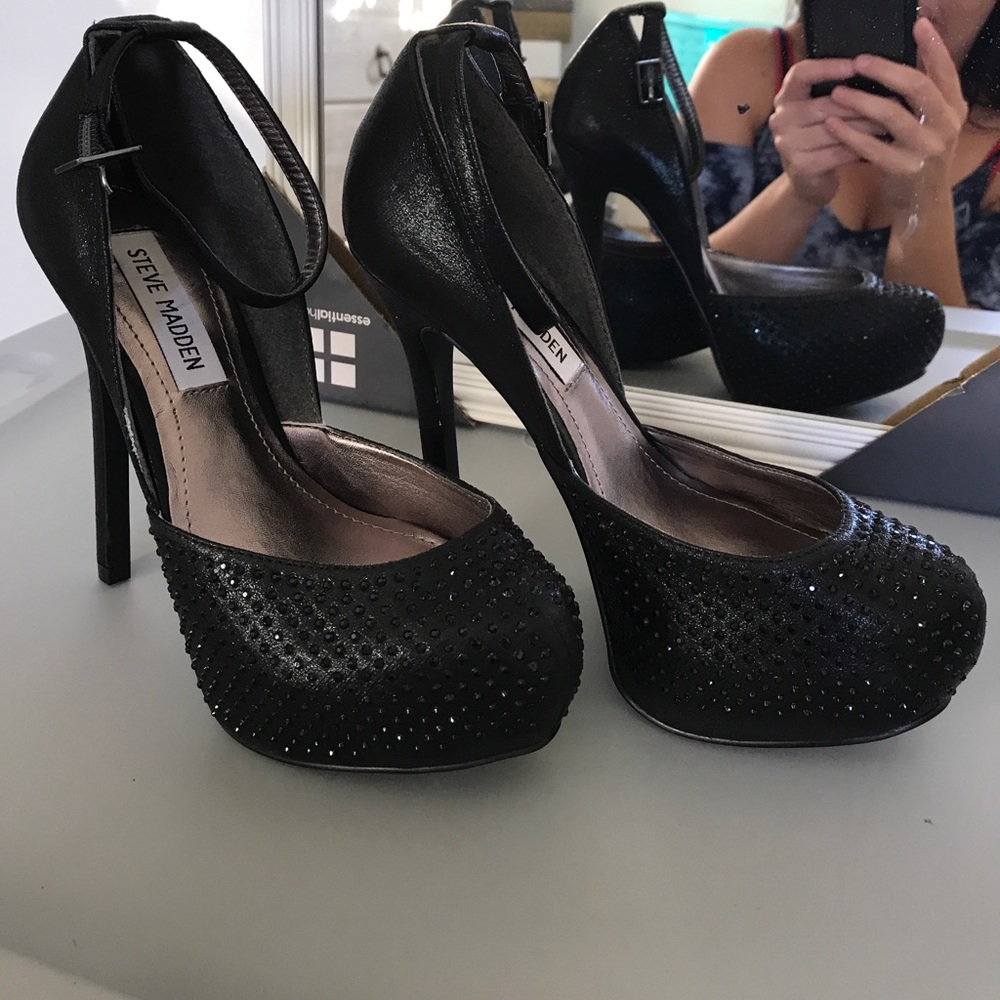 Black Steve Madden platform heels