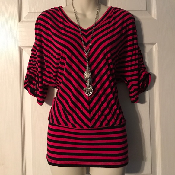 Cable & Gauge chevron, v-neck top - Picture 1 of 5