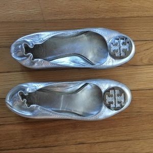 Tory burch silver flats