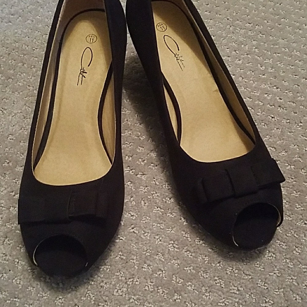 Black wedges NIB