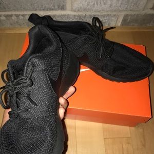 All Black Nike Roshes.