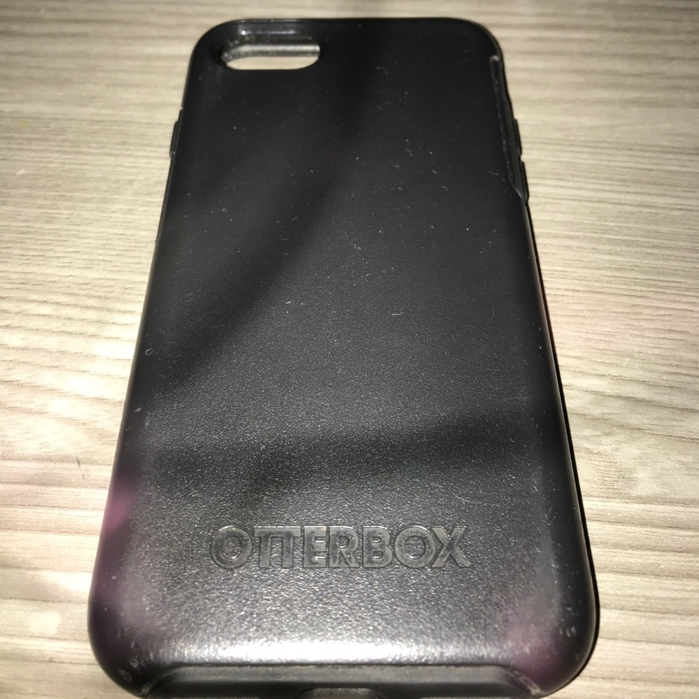 Black IPhone 7 Otterbox case