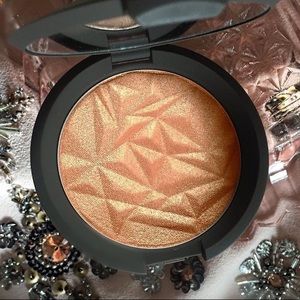 BECCA Pressed Shimmering Skin Perfector!✨