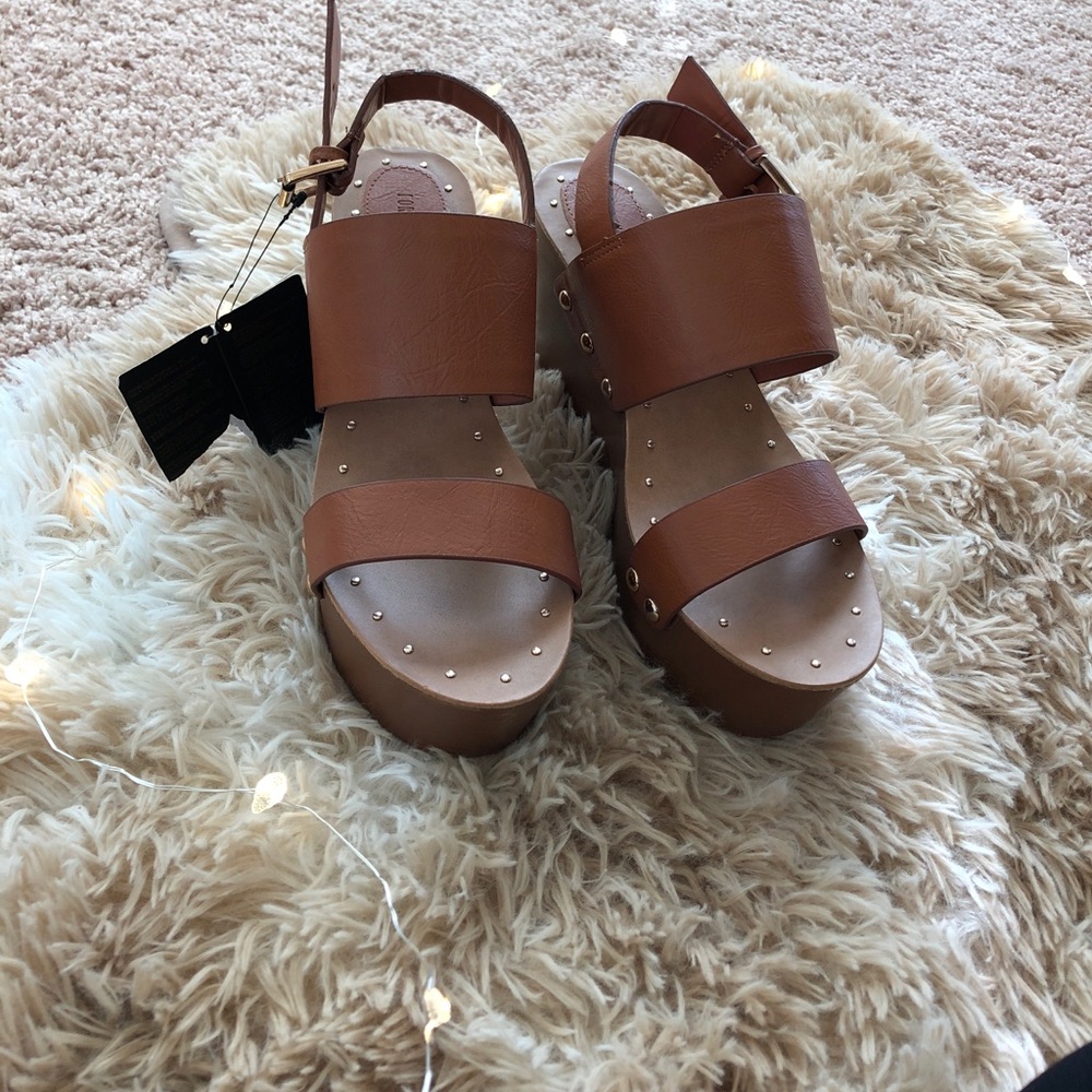 NEVER WORN HEELS