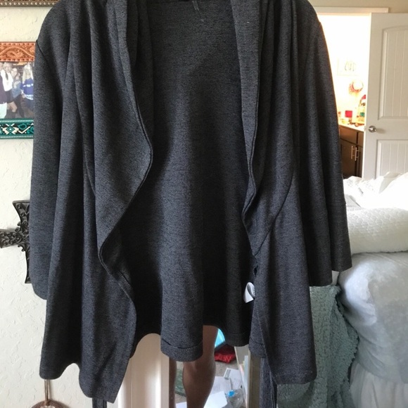 Jackets & Blazers - EUC wrap cardigan w/ hoodie ⭐️