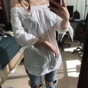 Off-shoulder long sleeve