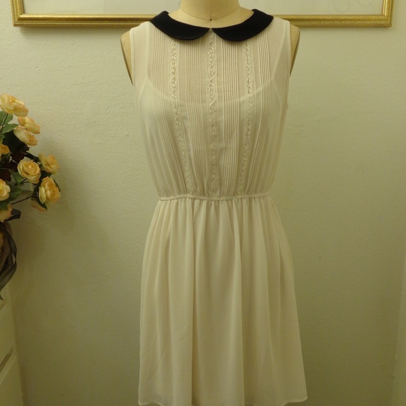 Forever 21 Dresses & Skirts - Forever 21 Cream Color Dress with Black Collar