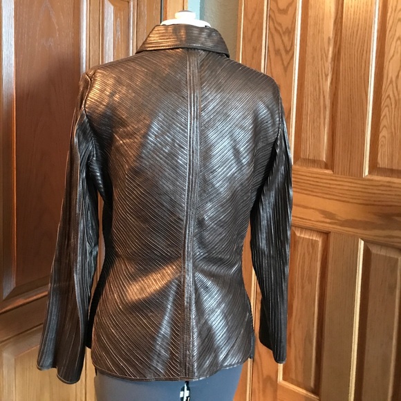 Fitted leather jacket - Picture 2 of 3