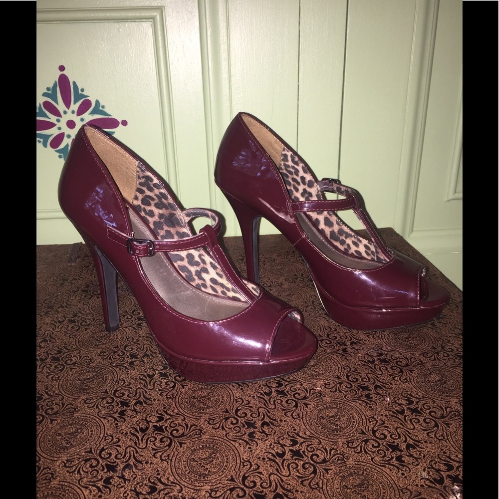 Fergalicious Red Pumps - Picture 2 of 5