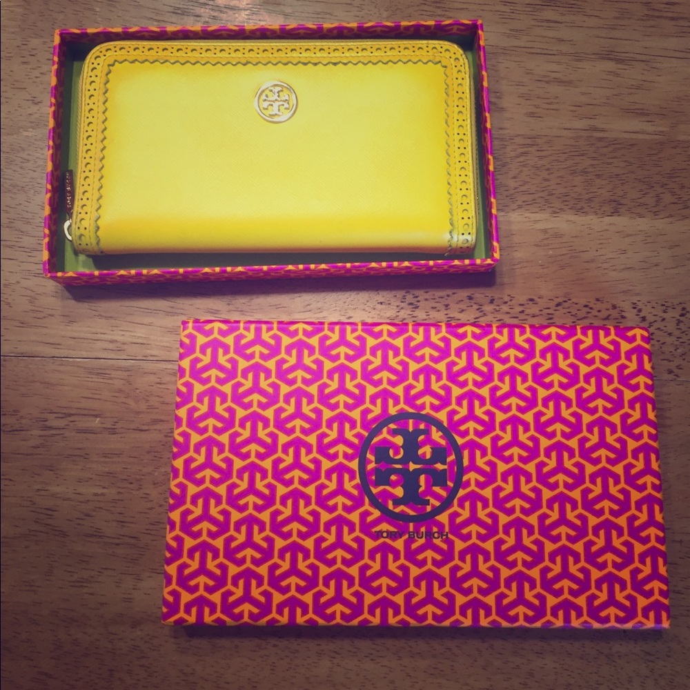 SALE 🔥 Auth. Tory Burch Wallet with original box!