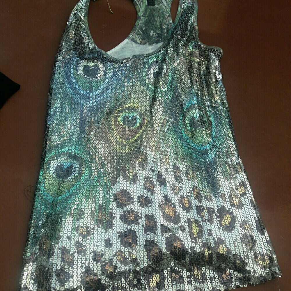 Peacock top