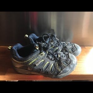Kids Merrill hiking shoes. Only worn a few times.