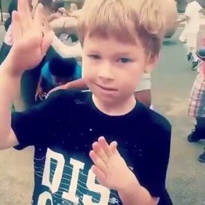 Meet your Posher, Akenya