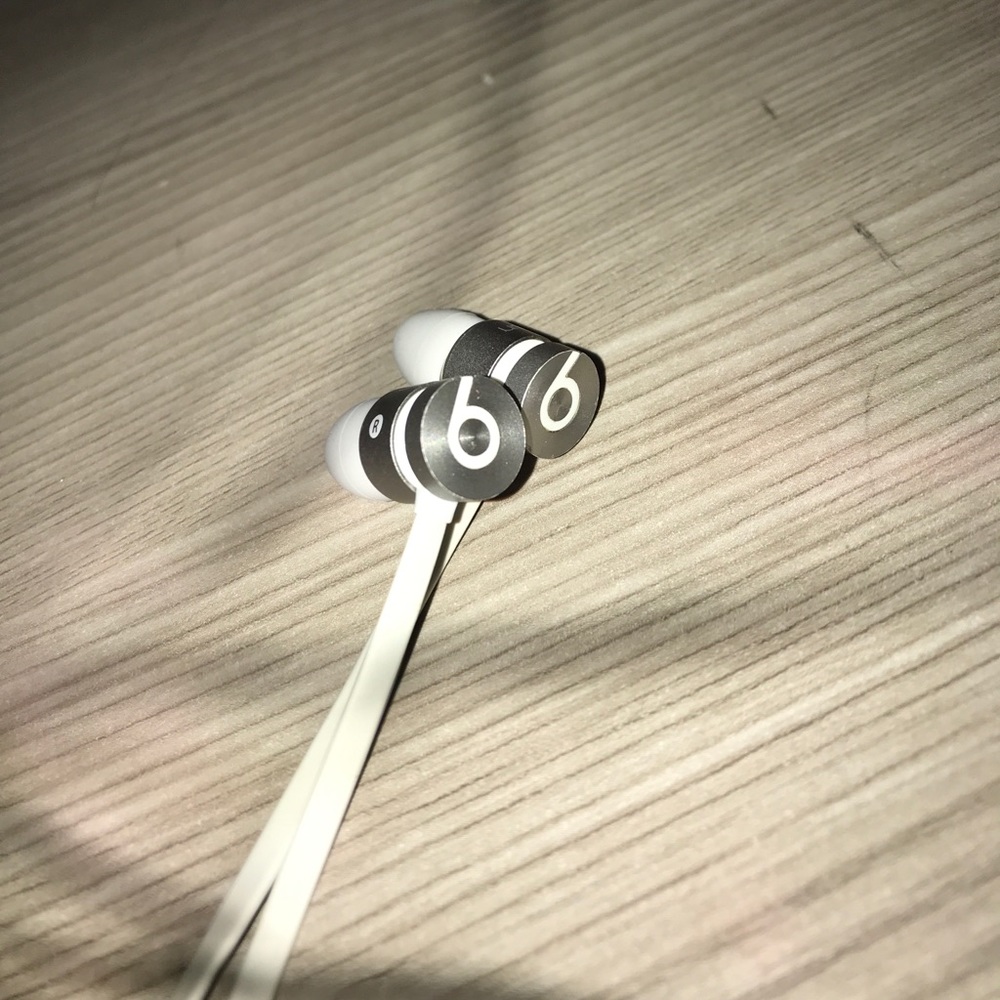 Beat earphones
