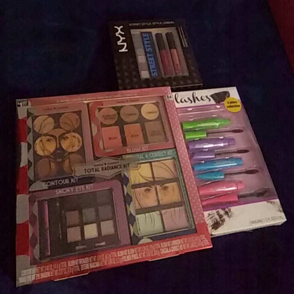 SOLD!!! Makeup sets bundle. All new in box