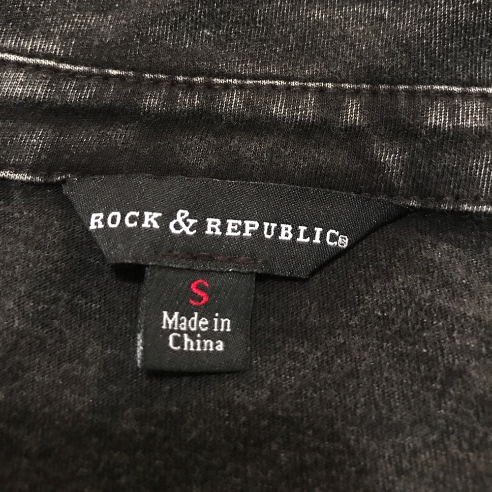 Rock & Republic distressed button up top - Picture 5 of 5