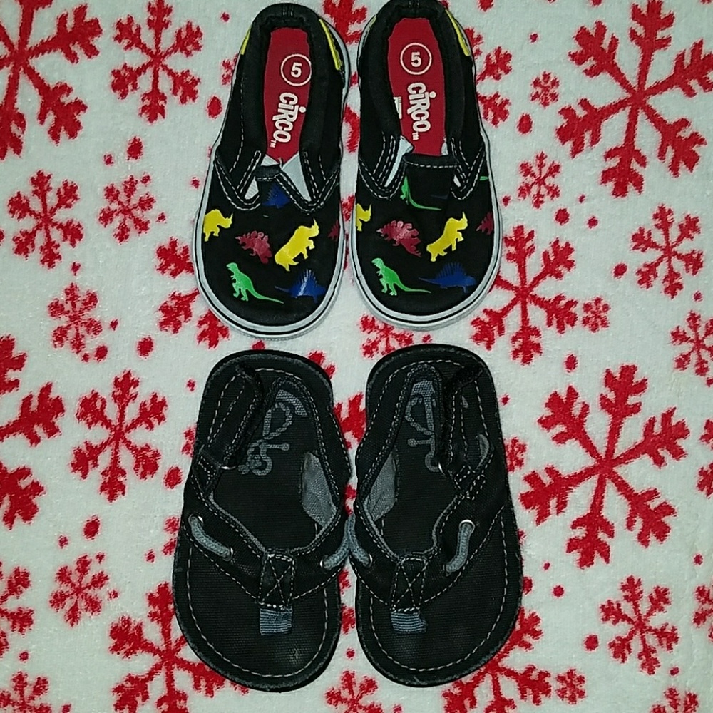 2 pairs of toddler boys size 5 shoes