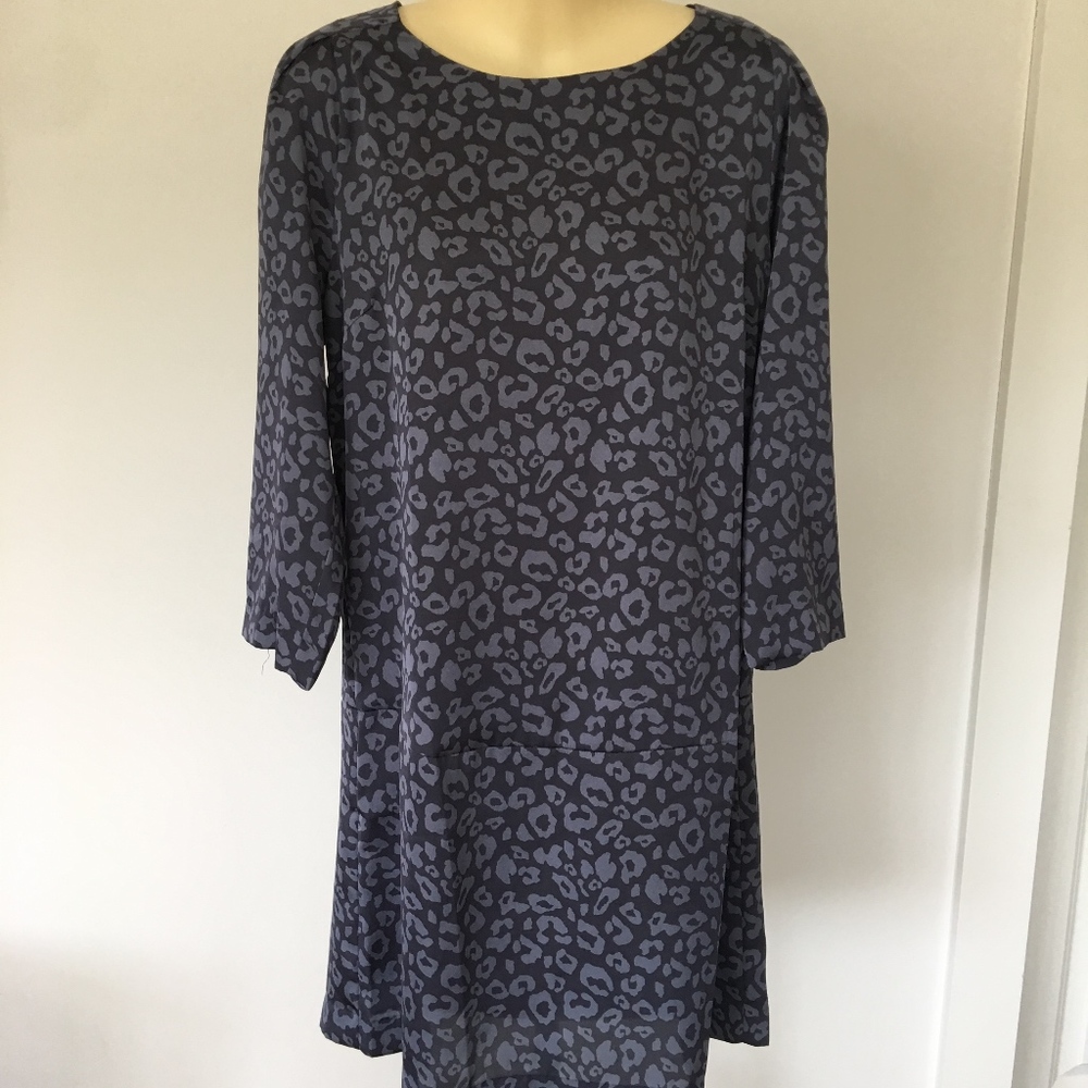 GRAY ANIMAL PRINT SHIFT DRESS SIZE MEDIUM NWT