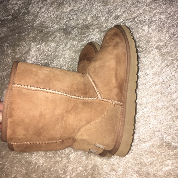 21618284_51528456_600.jpg Uggs