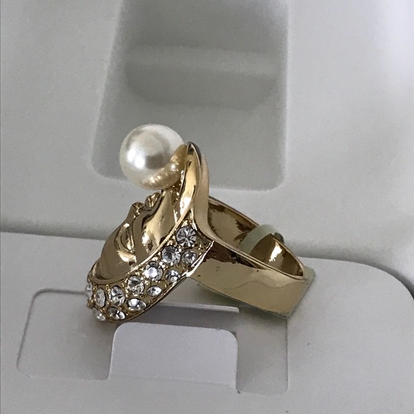 WOMAN FACE WITH CRYSTALS - Picture 4 of 8